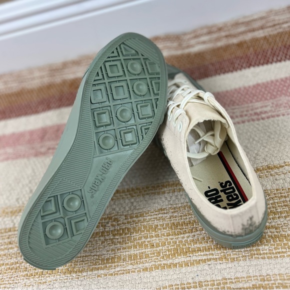 NWOT Royal Lo Spray Foxing Sneaker - Picture 9 of 10